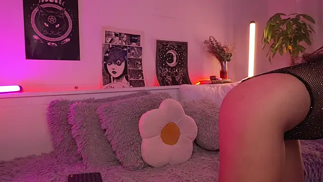 sophieee art online show from February 26, 2026, 4:34 am