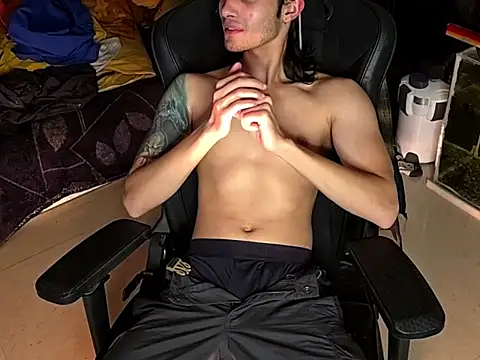 GoldyDong online show from December 18, 2025, 8:01 pm