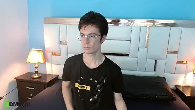 Snapshot of VIKTORNOIR chatting on September 24, 2025, 10:05 pm VIKTORNOIR online show from September 24, 2025, 10:05 pm