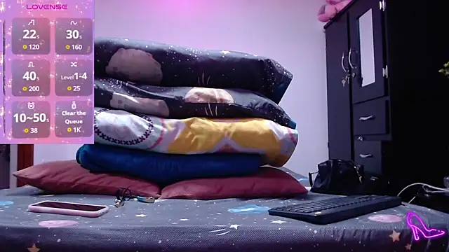 Snapshot of AllysonStonne chatting on December 22, 2025, 12:00 am AllysonStonne online show from December 22, 2025, 12:00 am