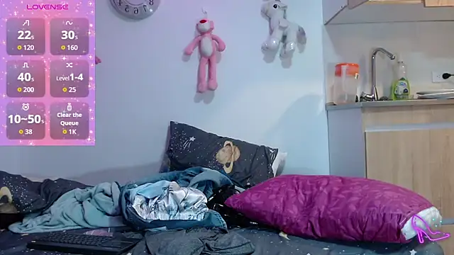 Snapshot of AllysonStonne chatting on February 19, 2026, 1:02 am AllysonStonne online show from February 19, 2026, 1:02 am