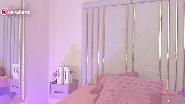 Keirahartz online show from April 13, 2026, 7:40 pm