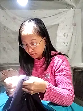 Snapshot of cute_love00 chatting on February 18, 2026, 10:33 am cute love00 online show from February 18, 2026, 10:33 am