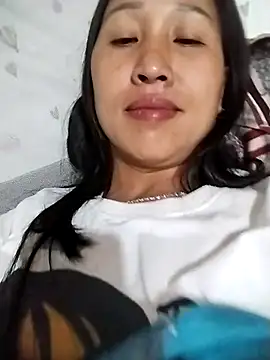 Snapshot of cute_love00 chatting on February 12, 2026, 11:15 pm cute love00 online show from February 12, 2026, 11:15 pm