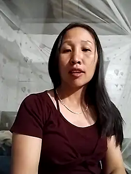 Snapshot of cute_love00 chatting on February 15, 2026, 12:37 pm cute love00 online show from February 15, 2026, 12:37 pm