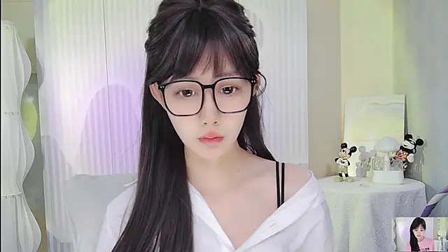 Nuan Qi online show from October 10, 2025, 2:34 am