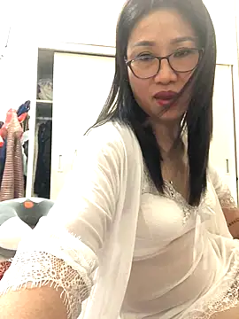 Snapshot of Vitamin_sexy chatting on October 1, 2025, 1:37 pm Vitamin sexy online show from October 1, 2025, 1:37 pm