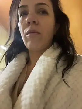 Snapshot of AlyaRei chatting on December 14, 2025, 2:22 pm AlyaRei online show from December 14, 2025, 2:22 pm