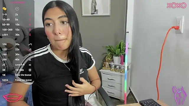 Snapshot of Allison_19__ chatting on November 25, 2025, 4:02 am Allison 19 online show from November 25, 2025, 4:02 am