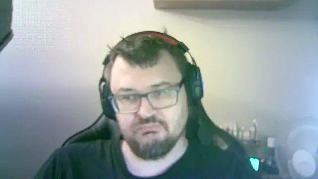 Snapshot of SirAbuser chatting on December 18, 2025, 6:40 am SirAbuser online show from December 18, 2025, 6:40 am