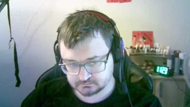 Snapshot of SirAbuser chatting on February 16, 2026, 8:24 am SirAbuser online show from February 16, 2026, 8:24 am