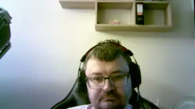 Snapshot of SirAbuser chatting on December 2, 2025, 7:10 am SirAbuser online show from December 2, 2025, 7:10 am