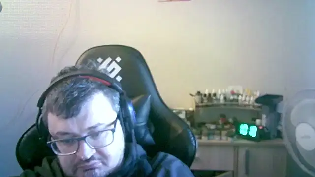 Snapshot of SirAbuser chatting on February 25, 2026, 7:19 am SirAbuser online show from February 25, 2026, 7:19 am