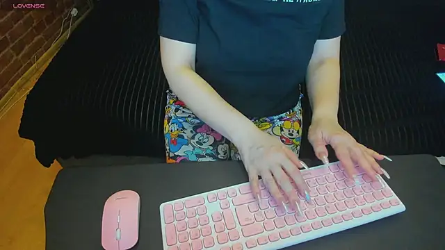 Cutiee Alicee online show from April 12, 2026, 7:28 pm