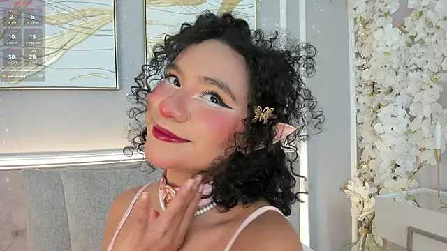 ellette   online show from December 15, 2025, 7:20 pm