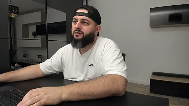 Snapshot of DravenPeak chatting on December 22, 2025, 7:36 pm DravenPeak online show from December 22, 2025, 7:36 pm