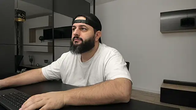 Snapshot of DravenPeak chatting on December 15, 2025, 6:36 pm DravenPeak online show from December 15, 2025, 6:36 pm