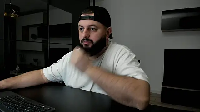 Snapshot of DravenPeak chatting on February 23, 2026, 7:03 pm DravenPeak online show from February 23, 2026, 7:03 pm