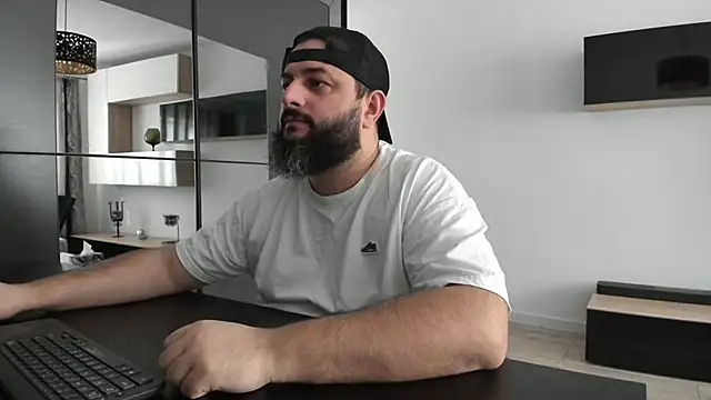 Snapshot of DravenPeak chatting on December 20, 2025, 12:41 pm DravenPeak online show from December 20, 2025, 12:41 pm