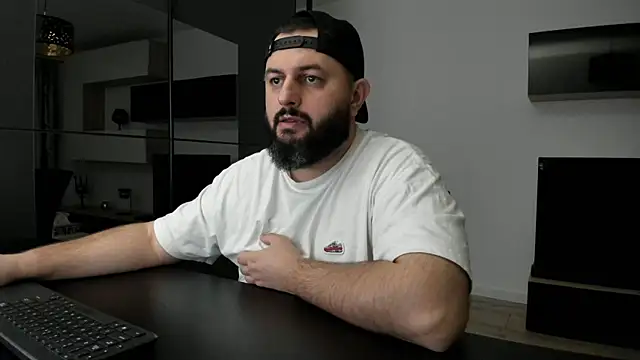 Snapshot of DravenPeak chatting on February 18, 2026, 8:49 pm DravenPeak online show from February 18, 2026, 8:49 pm