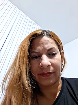 saraferrer151 online show from January 8, 2026, 5:46 am