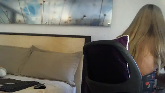 Mirianzapata 1 online show from April 17, 2026, 10:56 pm