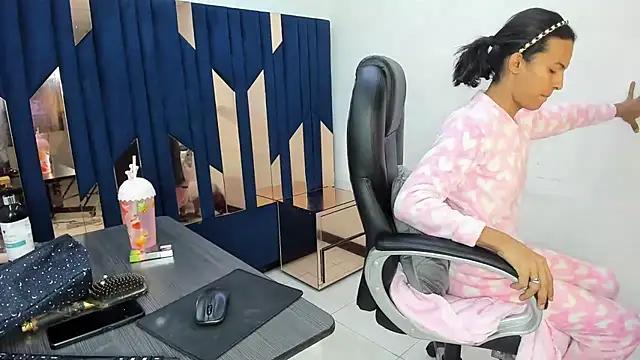 Snapshot of Aisha_hotts777 chatting on February 4, 2026, 4:29 am Aisha hotts777 online show from February 4, 2026, 4:29 am