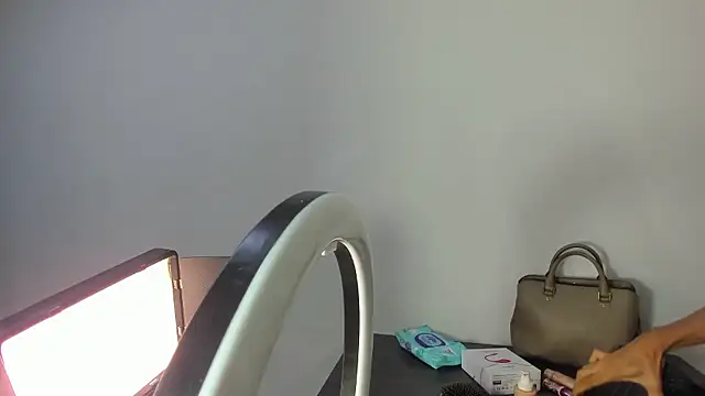 Aisha hotts777 online show from January 17, 2026, 3:32 am