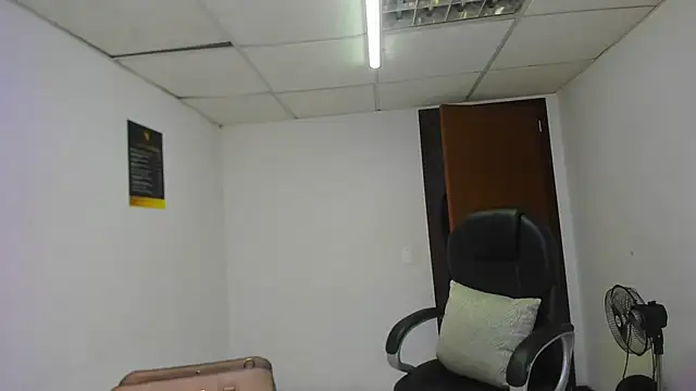 Snapshot of Aisha_hotts777 chatting on March 3, 2026, 3:13 am Aisha hotts777 online show from March 3, 2026, 3:13 am