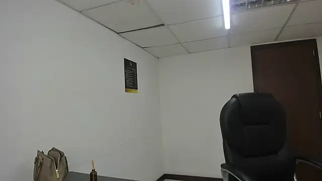 Snapshot of Aisha_hotts777 chatting on February 27, 2026, 4:01 am Aisha hotts777 online show from February 27, 2026, 4:01 am