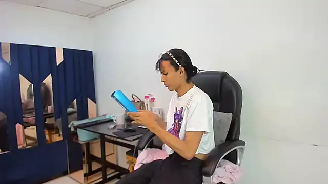 Aisha hotts777 online show from April 11, 2026, 3:03 am