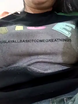  Babyrose  online show from November 17, 2025, 3:38 pm