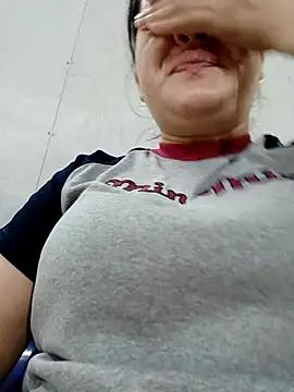  Babyrose  online show from November 4, 2025, 2:21 pm