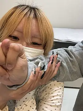 Snapshot of reon_reonreon chatting on February 9, 2026, 12:25 pm reon reonreon online show from February 9, 2026, 12:25 pm