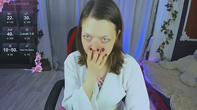 Lunar Lily online show from October 12, 2025, 5:31 am