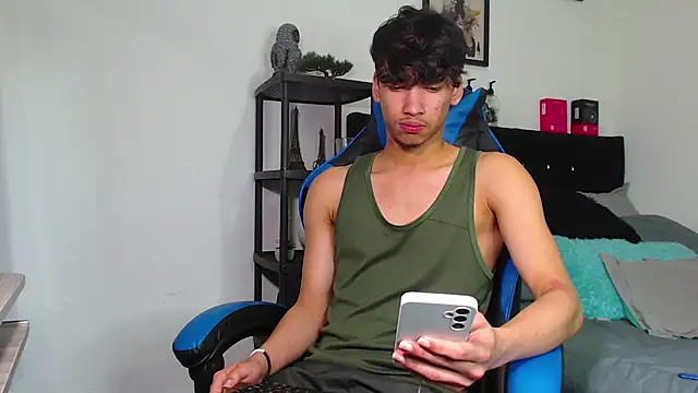 Gael Jones online show from November 13, 2025, 4:05 am