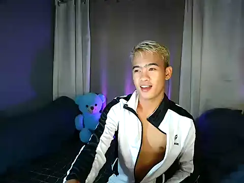 xx topless online show from November 12, 2025, 7:40 pm