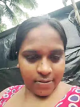 Snapshot of Hot-Show2 chatting on October 9, 2025, 10:27 am Hot-Show2 online show from October 9, 2025, 10:27 am