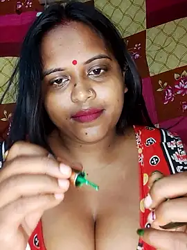 Snapshot of Hot-Show2 chatting on October 8, 2025, 5:46 pm Hot-Show2 online show from October 8, 2025, 5:46 pm