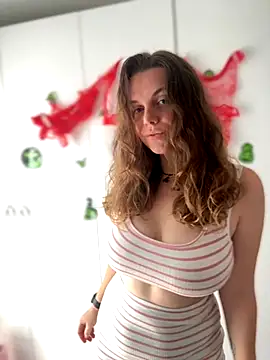 TenderLaGlamor online show from October 23, 2025, 10:58 am