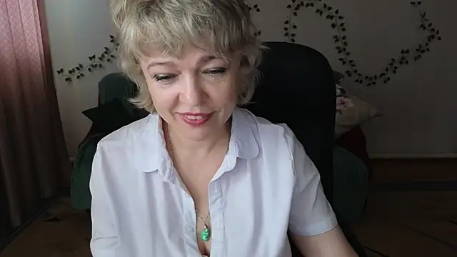 Snapshot of Rosette_Pricky chatting on June 3, 2026, 2:33 pm Rosette Pricky online show from June 3, 2026, 2:33 pm