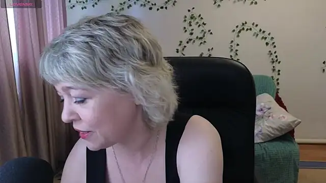 Snapshot of Rosette_Pricky chatting on May 28, 2026, 2:34 pm Rosette Pricky online show from May 28, 2026, 2:34 pm