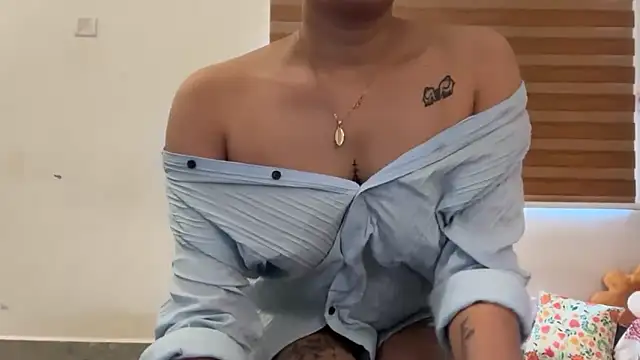 Snapshot of LucytheDevilQueen chatting on December 16, 2025, 4:17 am LucytheDevilQueen online show from December 16, 2025, 4:17 am