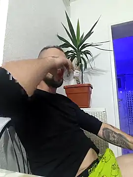 papichulo0099 online show from December 21, 2025, 4:36 am