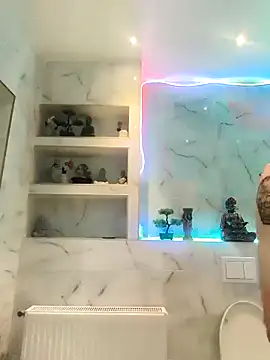 papichulo0099 online show from November 28, 2025, 4:01 am