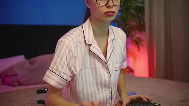 Snapshot of alexxisrae chatting on November 5, 2025, 4:04 am alexxisrae online show from November 5, 2025, 4:04 am