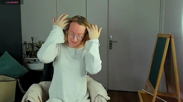 Amanda Butlerr online show from November 23, 2025, 10:03 am