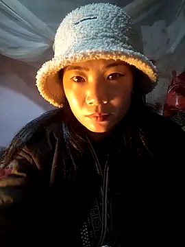 AAANINE22 online show from November 4, 2025, 9:46 am