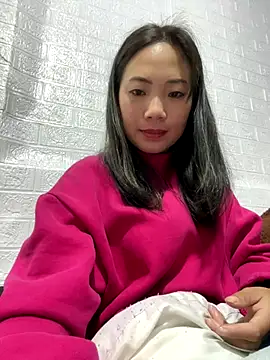 AAANINE22 online show from November 5, 2025, 12:52 pm