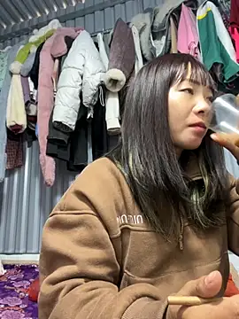 AAANINE22 online show from December 4, 2025, 3:27 am